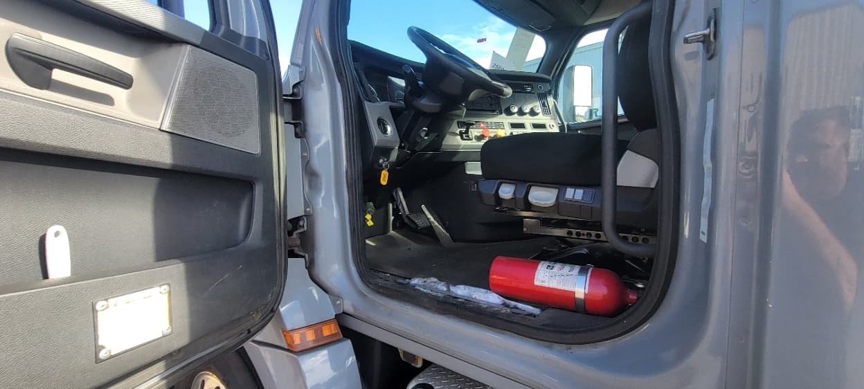 2018 Freightliner Cascadia — photo 9