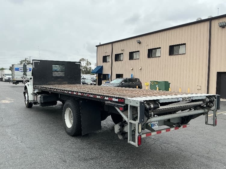 2018 Freightliner M2 106 — photo 6