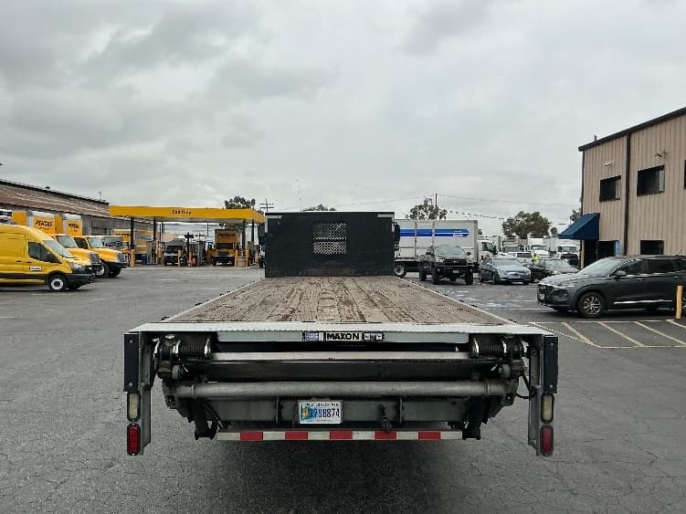 2018 Freightliner M2 106 — photo 7