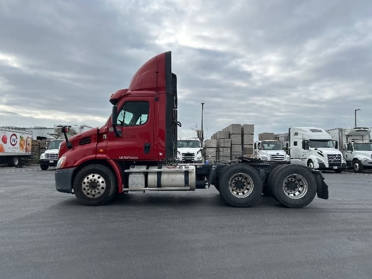 2018 Freightliner Cascadia — photo 4