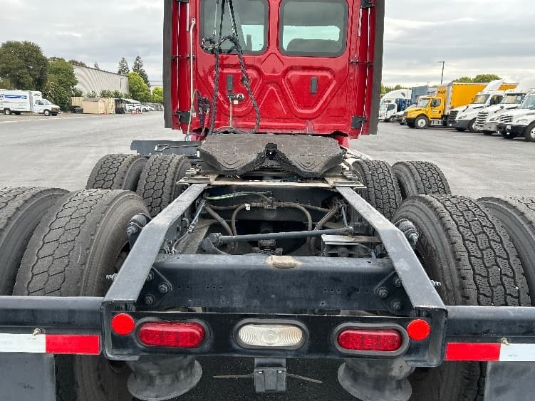 2018 Freightliner Cascadia — photo 6