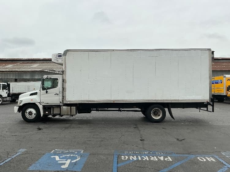 2018 Hino 268 — photo 4