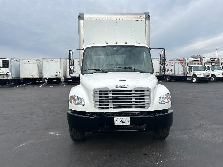 2023 Freightliner M2 106 — photo 2