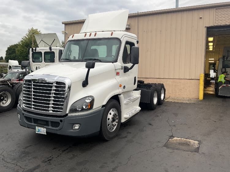 2018 Freightliner Cascadia — photo 3