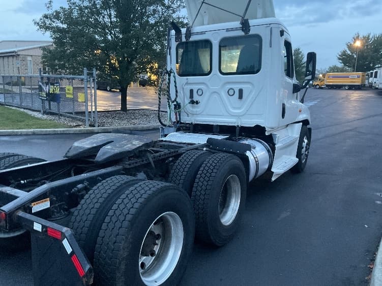 2018 Freightliner Cascadia — photo 7