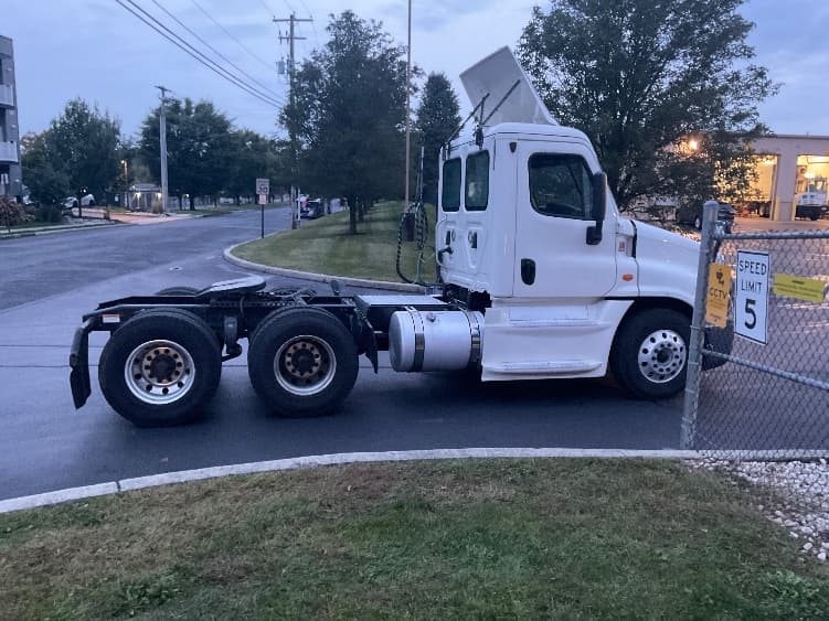 2018 Freightliner Cascadia — photo 8