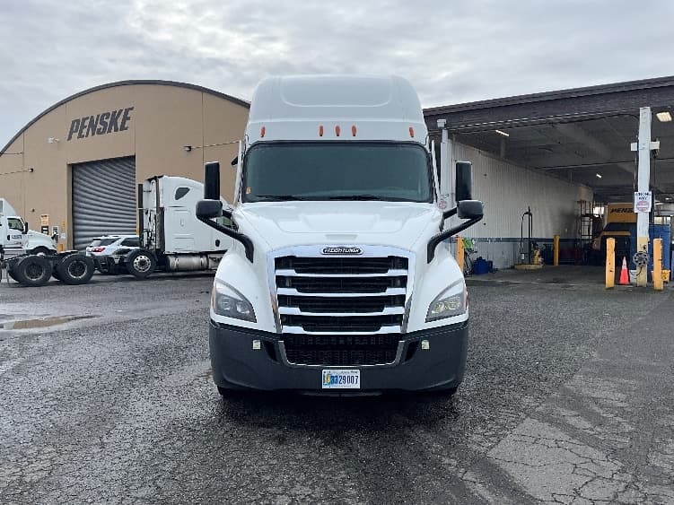2023 Freightliner Cascadia — photo 2