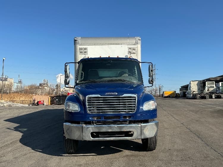 2018 Freightliner M2 106 — photo 2