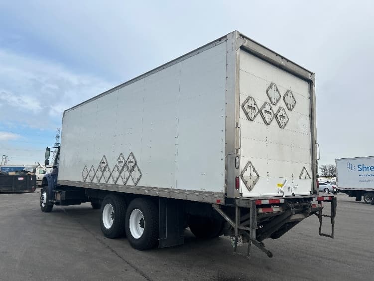 2018 Freightliner M2 106 — photo 6