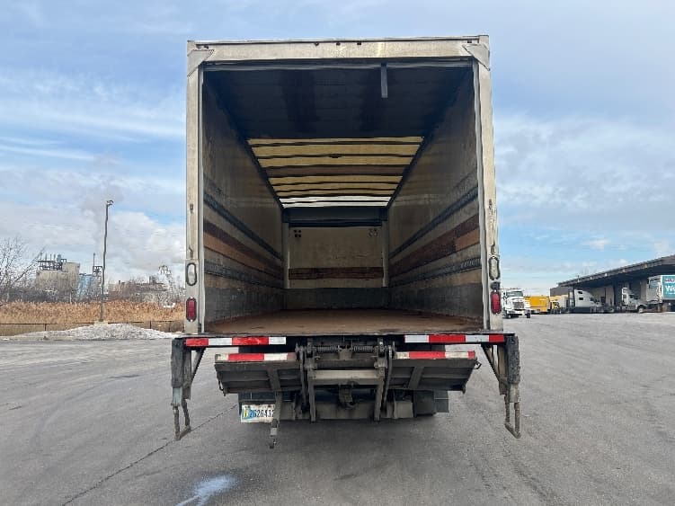 2018 Freightliner M2 106 — photo 8