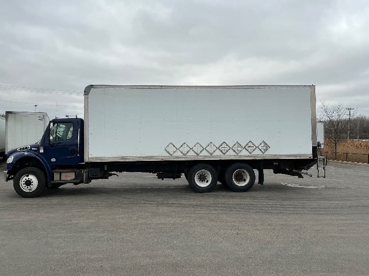 2018 Freightliner M2 106 — photo 4