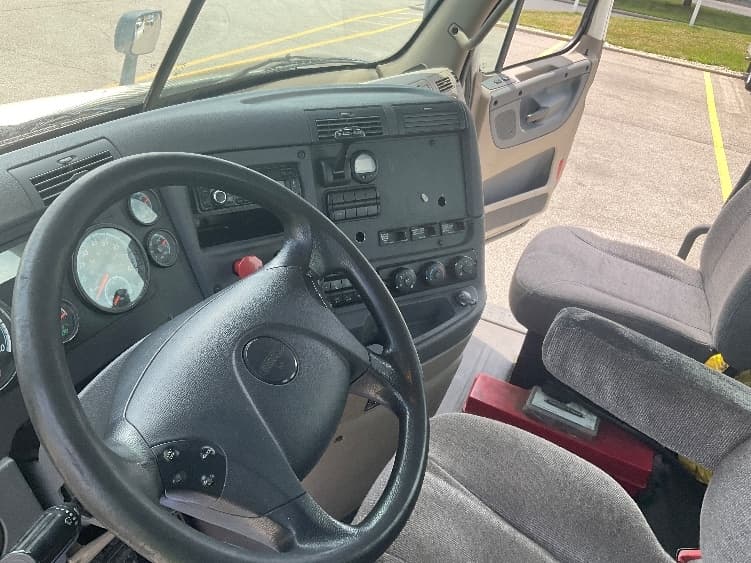 2017 Freightliner Cascadia — photo 10