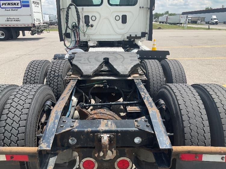 2017 Freightliner Cascadia — photo 6