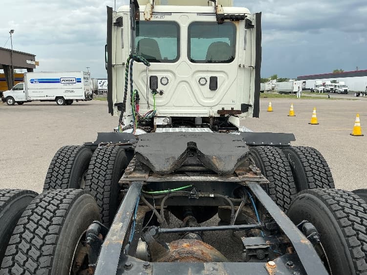 2017 Freightliner Cascadia — photo 6