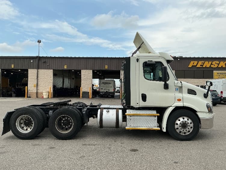 2017 Freightliner Cascadia — photo 8
