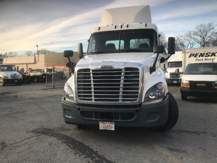 2018 Freightliner Cascadia — photo 2