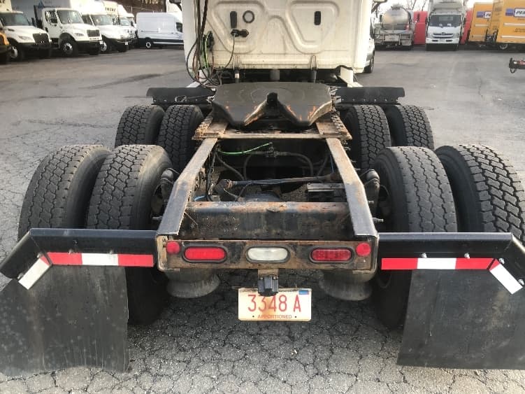 2018 Freightliner Cascadia — photo 6