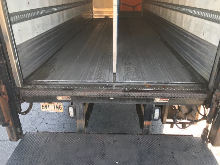 2018 Freightliner M2 106 — photo 10