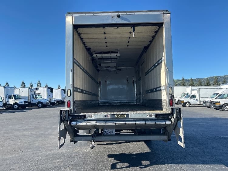 2018 Hino 338 — photo 8