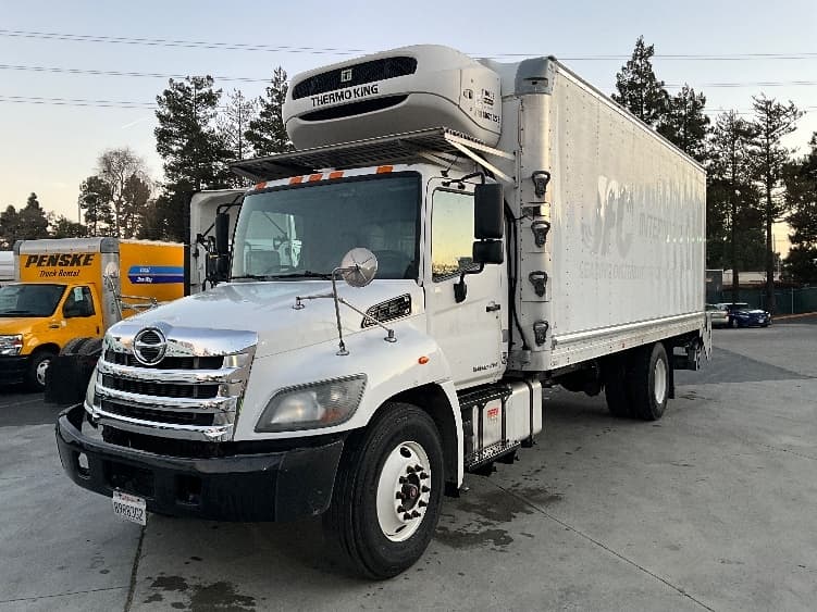 2018 Hino 338 — photo 3