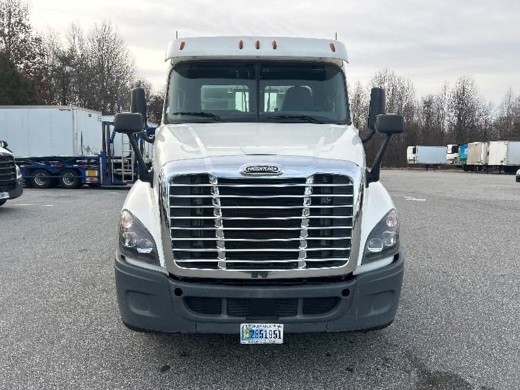 2018 Freightliner Cascadia — photo 2