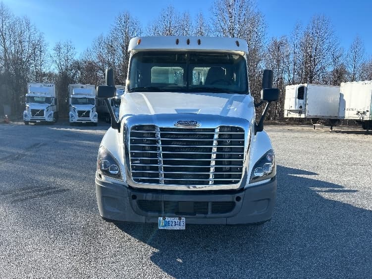 2018 Freightliner Cascadia — photo 2
