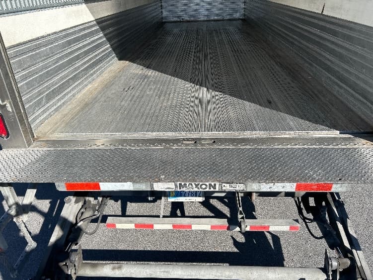 2018 Freightliner M2 106 — photo 10