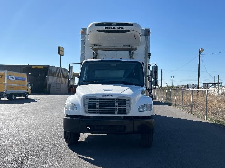 2018 Freightliner M2 106 — photo 2