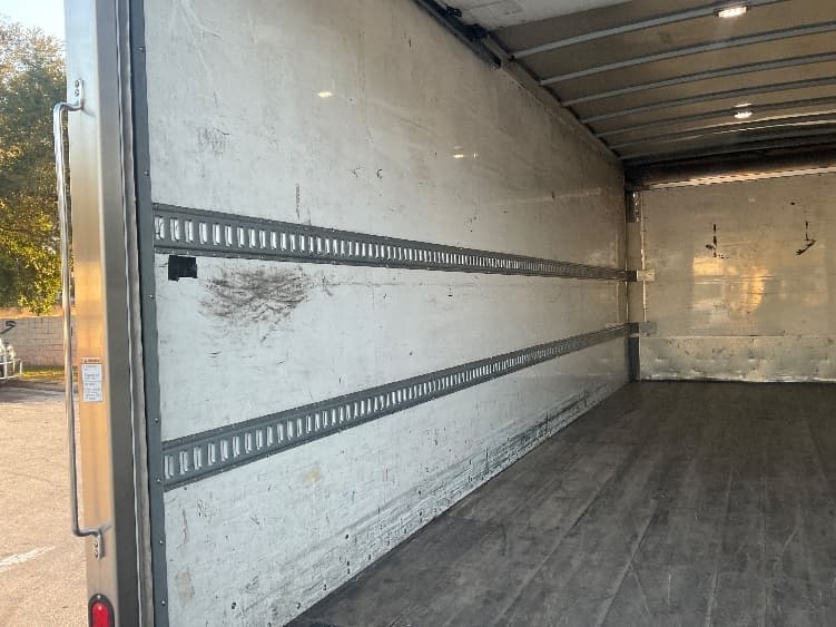 2018 Freightliner M2 106 — photo 10