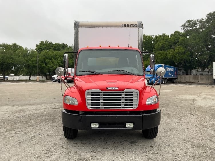 2018 Freightliner M2 106 — photo 2