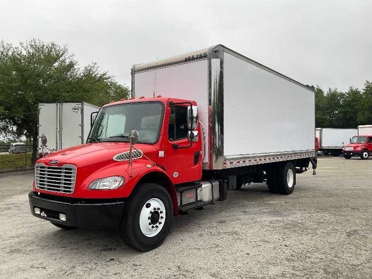 2018 Freightliner M2 106 — photo 3