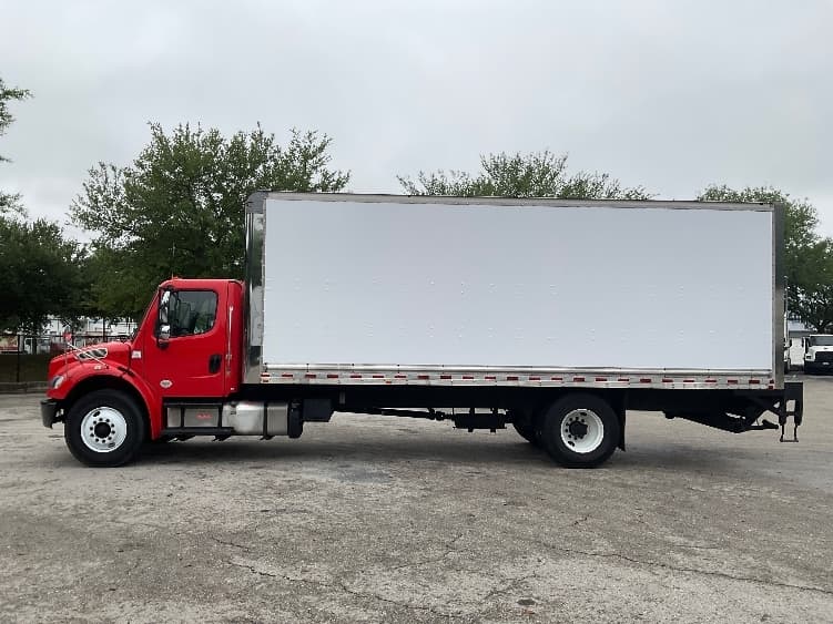 2018 Freightliner M2 106 — photo 4
