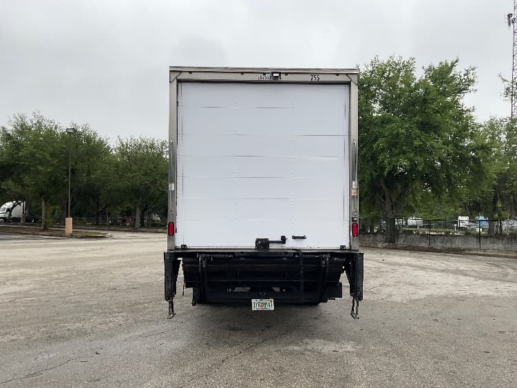 2018 Freightliner M2 106 — photo 7