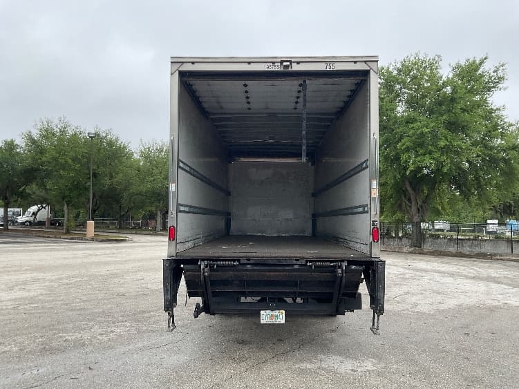 2018 Freightliner M2 106 — photo 8