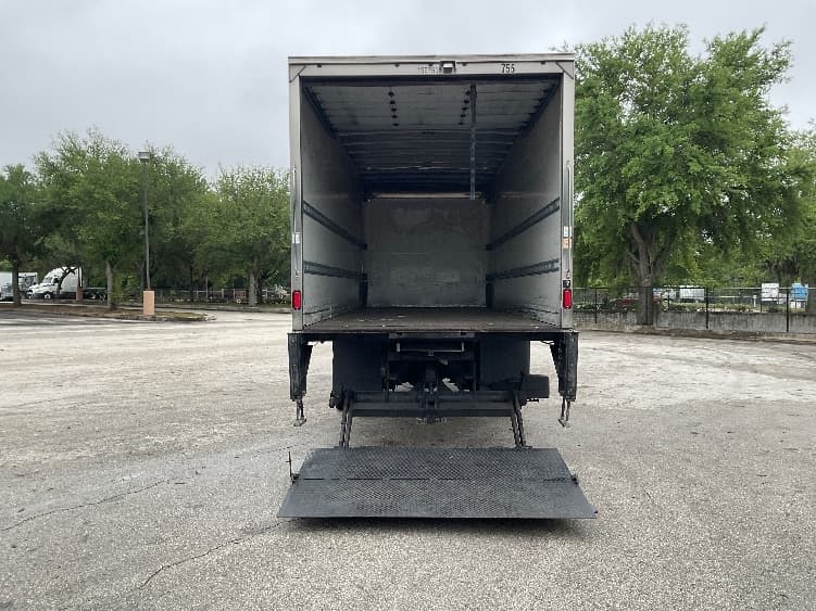 2018 Freightliner M2 106 — photo 9