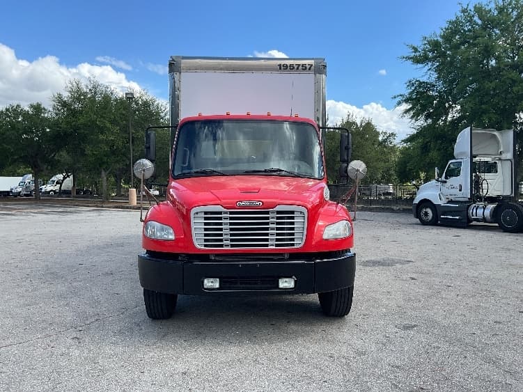 2018 Freightliner M2 106 — photo 2