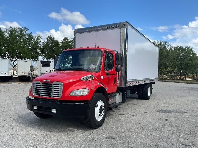 2018 Freightliner M2 106 — photo 3