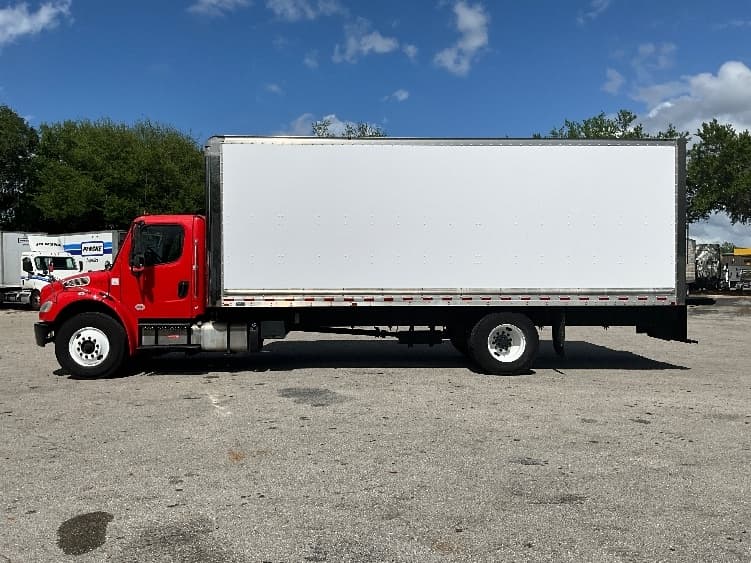 2018 Freightliner M2 106 — photo 4