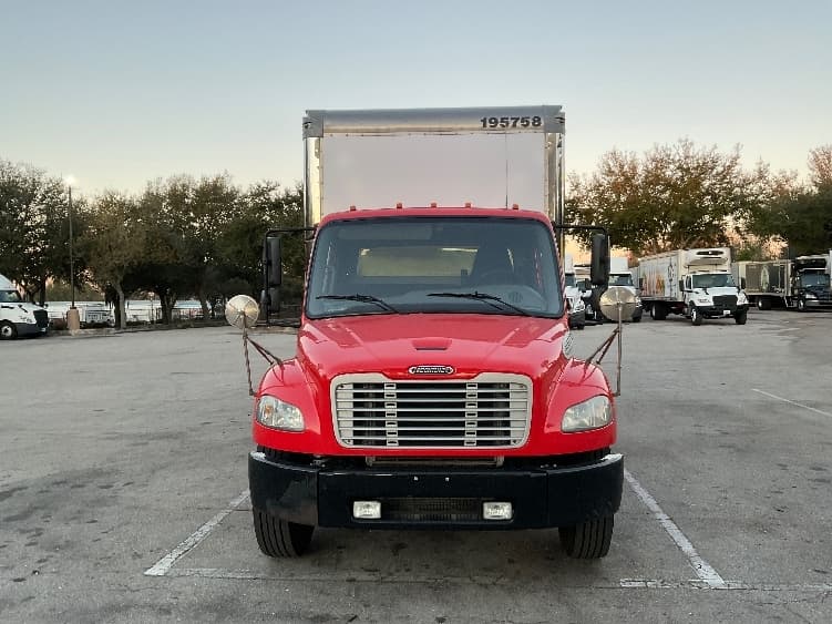 2018 Freightliner M2 106 — photo 2