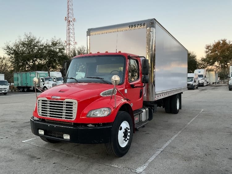 2018 Freightliner M2 106 — photo 3