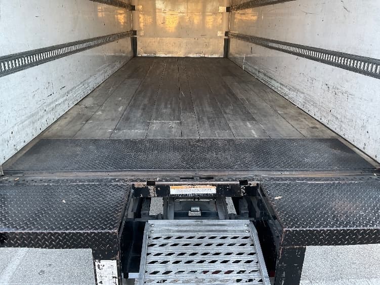 2018 Freightliner M2 106 — photo 10