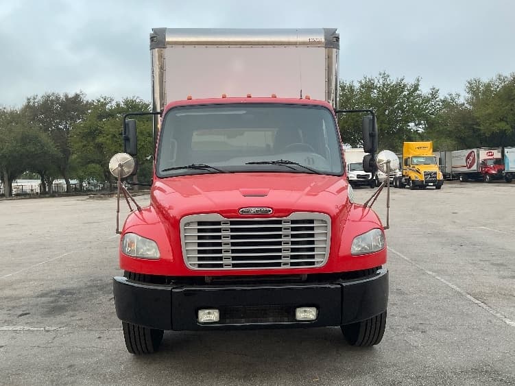 2018 Freightliner M2 106 — photo 2