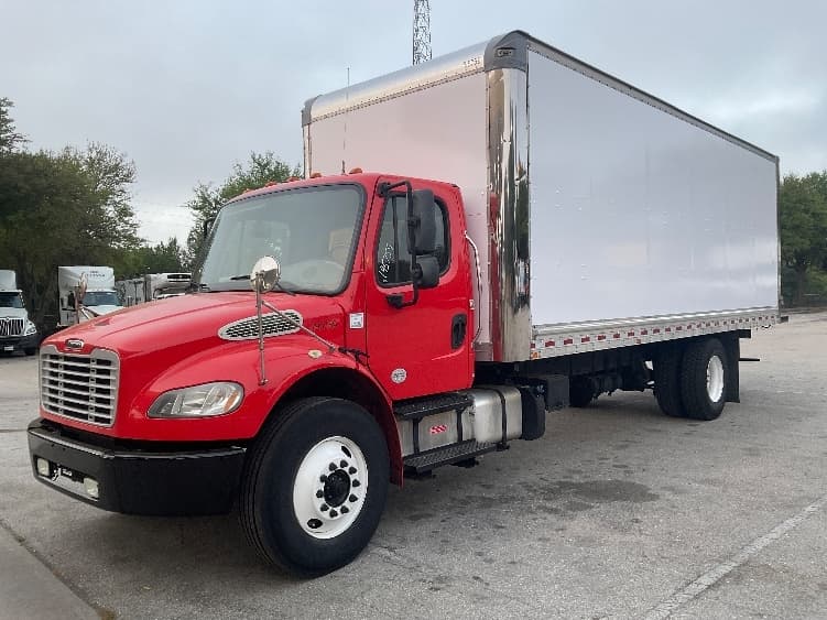2018 Freightliner M2 106 — photo 3