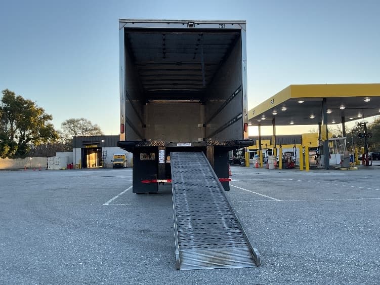 2018 Freightliner M2 106 — photo 9