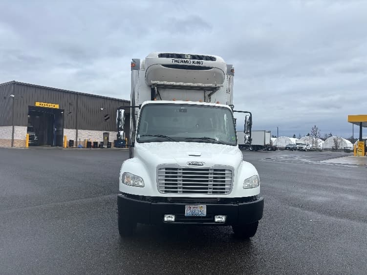 2018 Freightliner M2 106 — photo 2