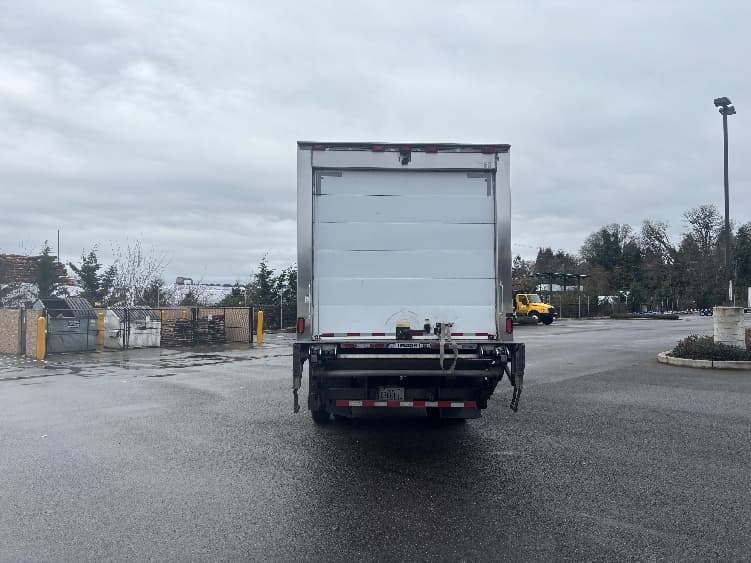 2018 Freightliner M2 106 — photo 7