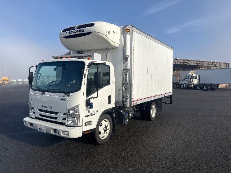 2018 Isuzu NQR — photo 3