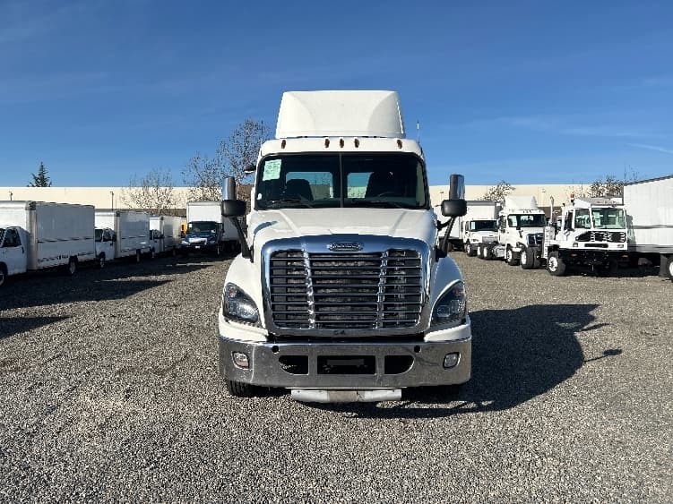 2018 Freightliner Cascadia — photo 2