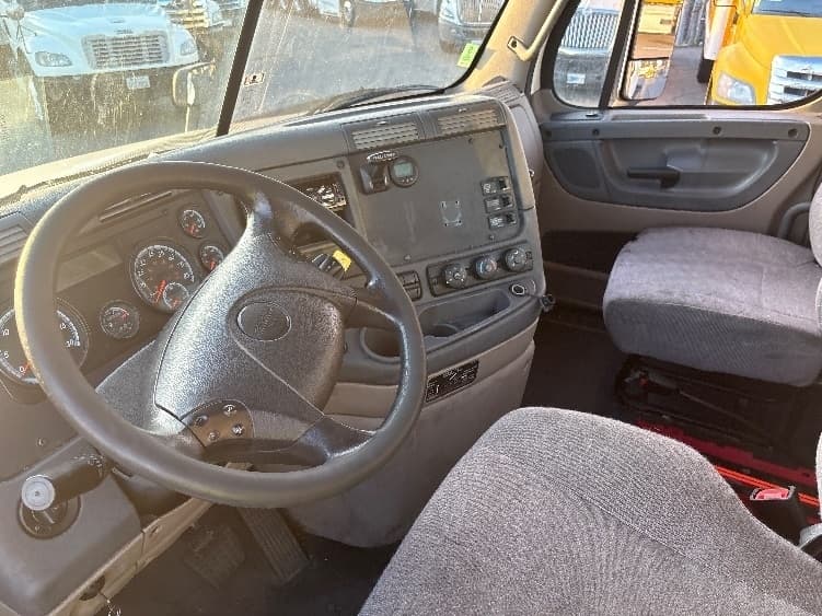 2018 Freightliner Cascadia — photo 10