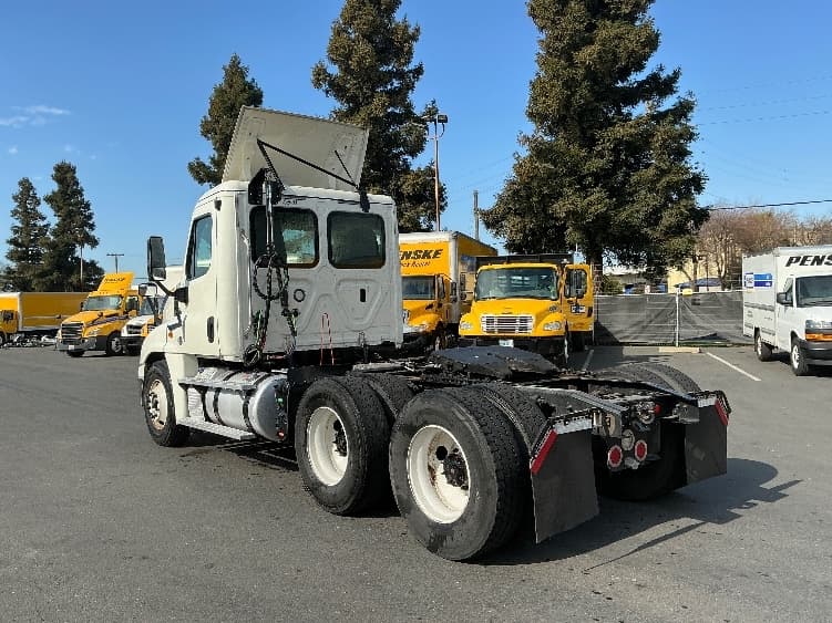 2018 Freightliner Cascadia — photo 5